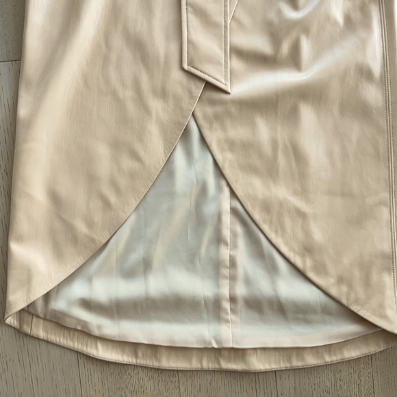 NWT❤️Alice +Olivia Vegan midi dress - Picture 6 of 15